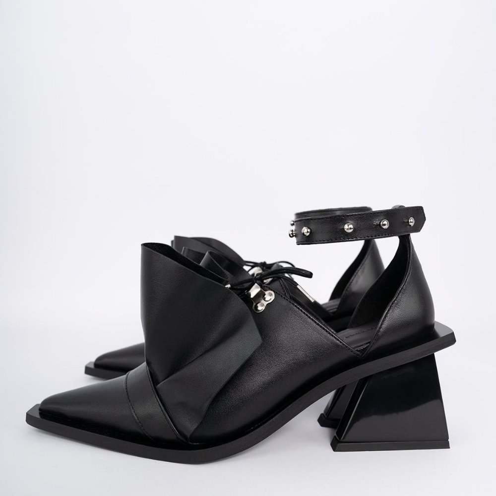 Marquis Almeida  BLACK POINTY FRILL LACE UP PUMPS 37